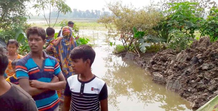 নড়াইলে ২১টি মা'ছের ঘের কে'টে দে'য়া হয়েছে