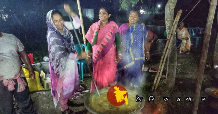 নামযজ্ঞ অনুষ্ঠানে ভক্তদের জন্য খিচুড়ি প্রসাদ রাধলেন নড়াইলের মেয়র আঞ্জুমান আরা