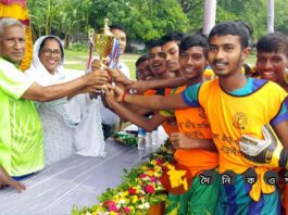 নড়াইলে চারদলীয় ফুটবল প্রতিযোগিতা অনুষ্ঠিত